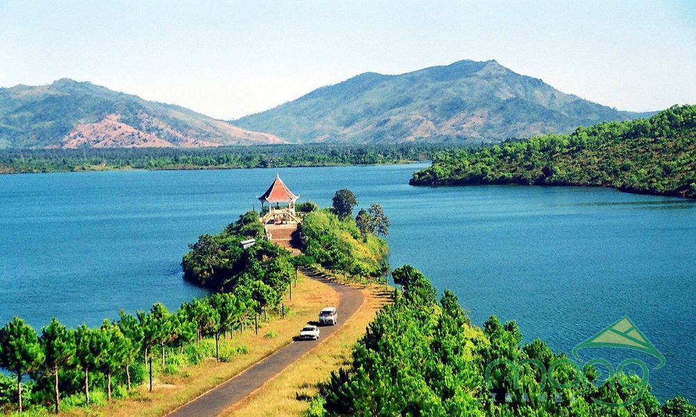 PLEIKU – KON TUM – MĂNG ĐEN – CỘT MỐC 3 BIÊN