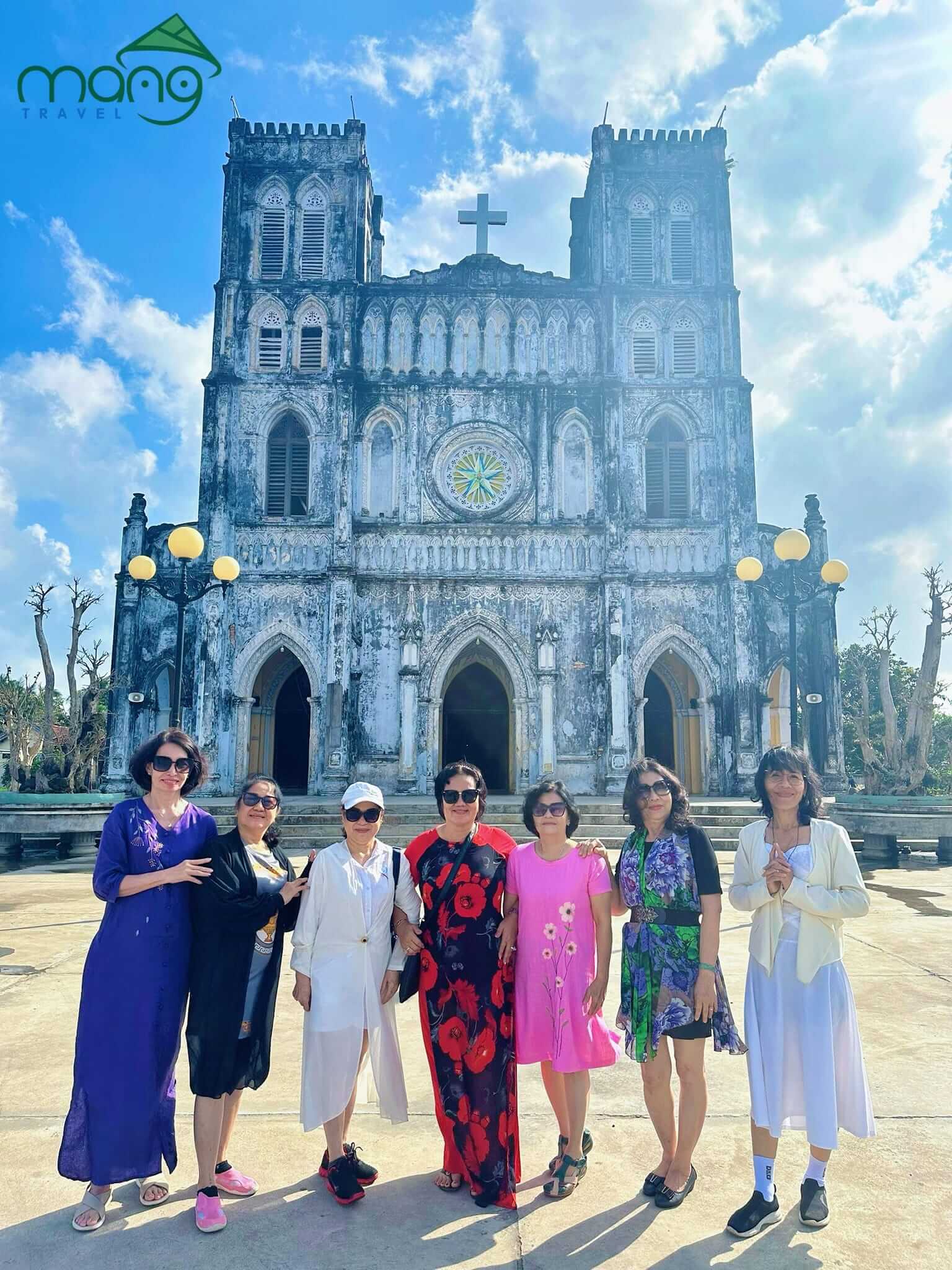 Kinh nghiệm đặt tour du lịch cho người lớn tuổi