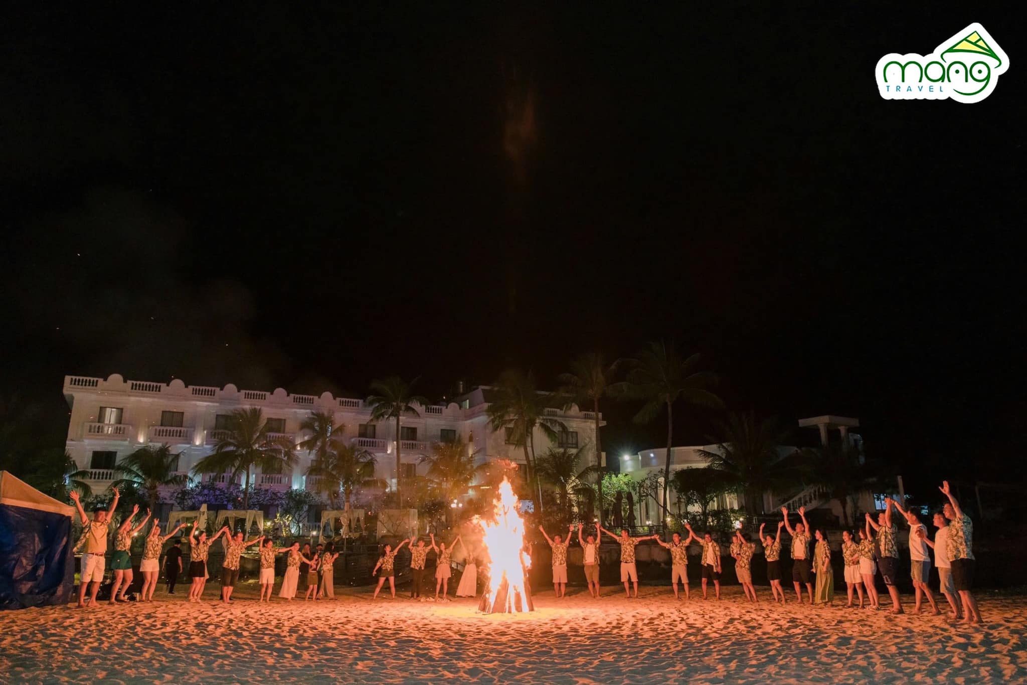 Gala Dinner rực rỡ chỉ có tại tour du lich team building của Măng Travel